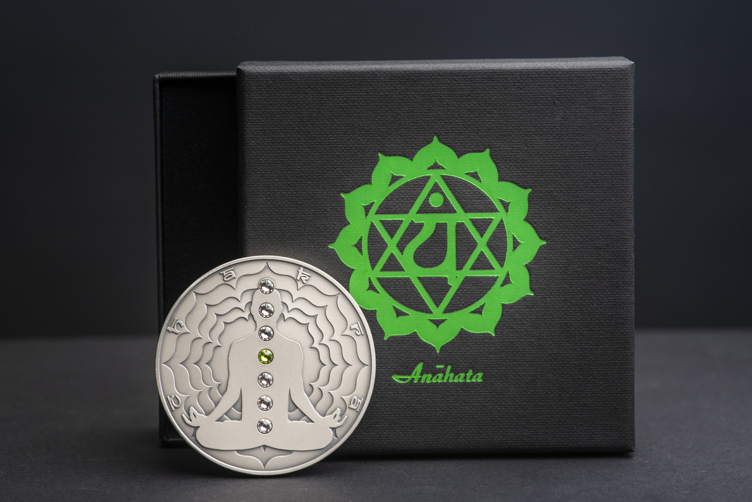 6523 # Camarões 2000 francos 2021 Prata 999 Ø50mm 2 OZ 62,2 g # Os 7 Chacras " ANAHATA" Rara só 100 exemplares no mundo - Imagem 3